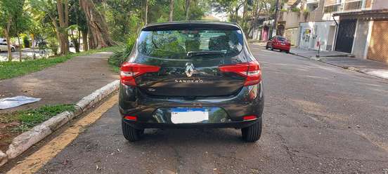 RENAULT-SANDERO-2021