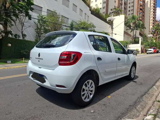 RENAULT-SANDERO-2016