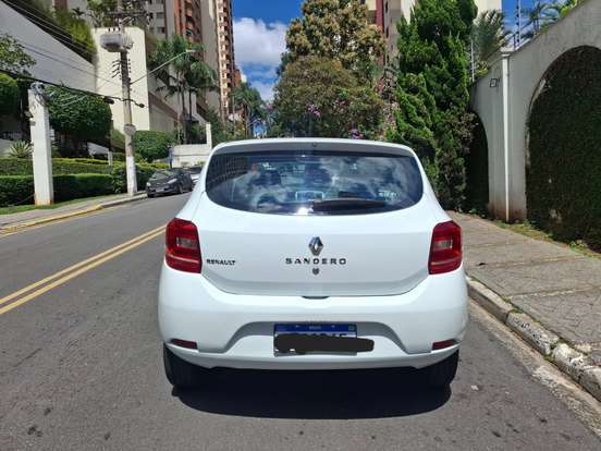 RENAULT-SANDERO-2016