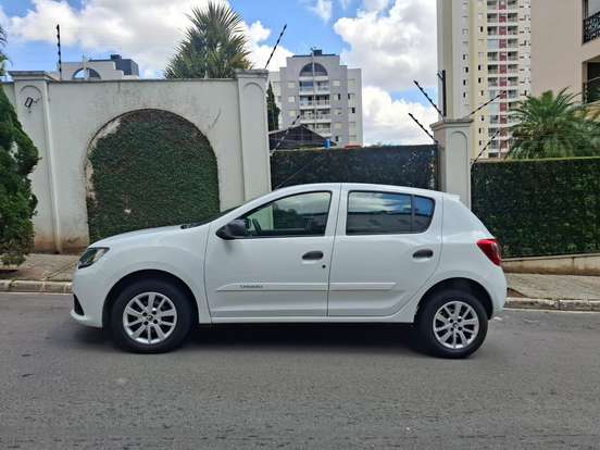 RENAULT-SANDERO-2016