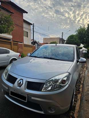 RENAULT-SANDERO-2010