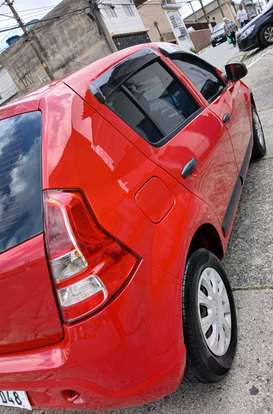 RENAULT-SANDERO-2012