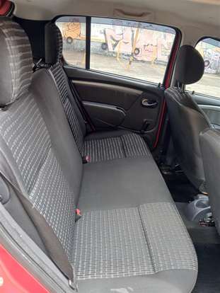 RENAULT-SANDERO-2012