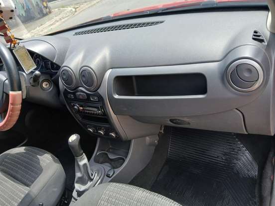 RENAULT-SANDERO-2012
