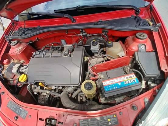 RENAULT-SANDERO-2012