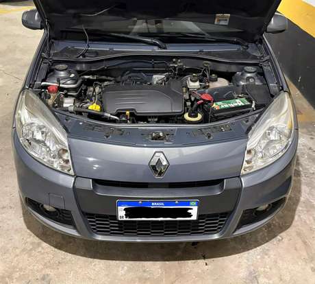 RENAULT-SANDERO-2013