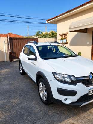 RENAULT-SANDERO-2018