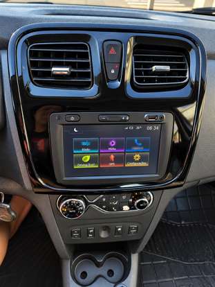 RENAULT-SANDERO-2018