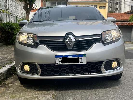 RENAULT-SANDERO-2015