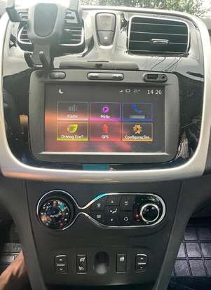 RENAULT-SANDERO-2015