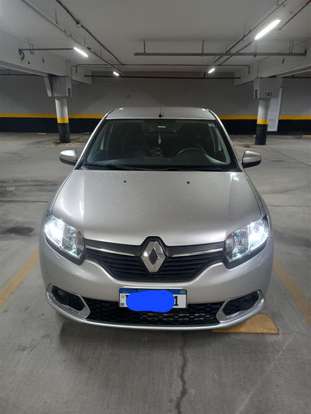 RENAULT-SANDERO-2015