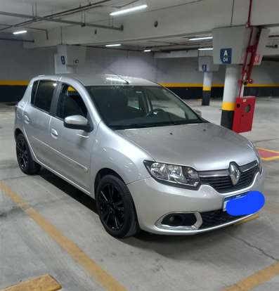 RENAULT-SANDERO-2015