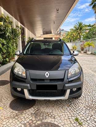RENAULT-SANDERO-2013