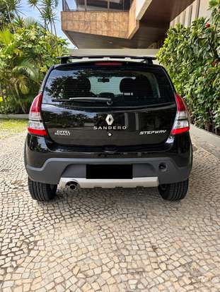 RENAULT-SANDERO-2013