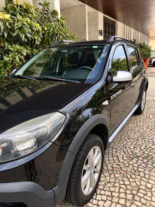 RENAULT-SANDERO-2013