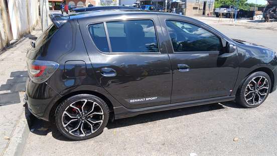 RENAULT-SANDERO-2021