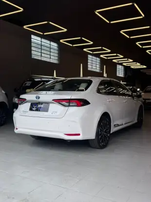 TOYOTA-COROLLA-2025