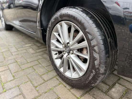 TOYOTA-COROLLA-2012