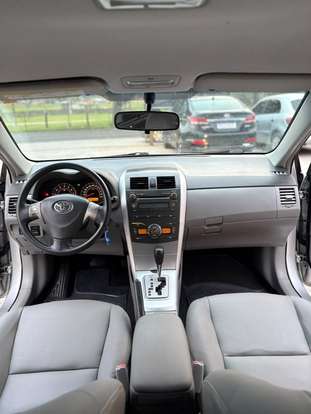 TOYOTA-COROLLA-2010