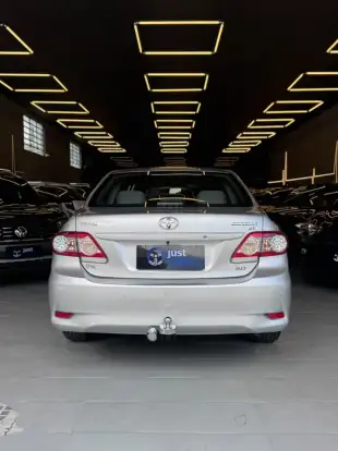 TOYOTA-COROLLA-2011