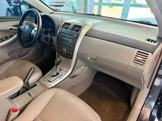 TOYOTA-COROLLA-2011