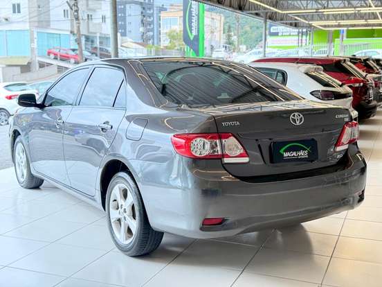 TOYOTA-COROLLA-2013
