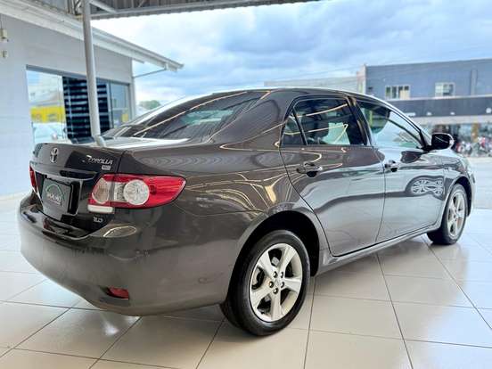 TOYOTA-COROLLA-2013
