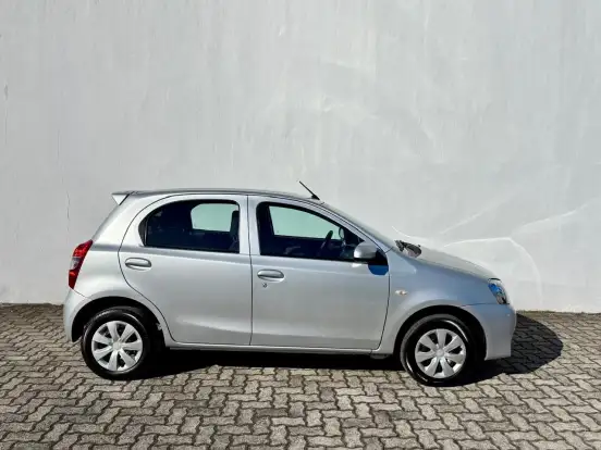TOYOTA-ETIOS-2016
