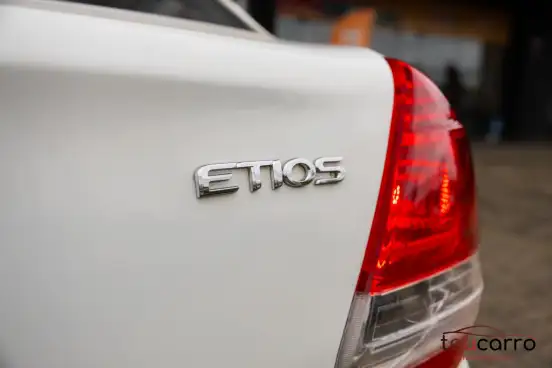 TOYOTA-ETIOS-1.5 X SEDAN 16V FLEX 4P AUTOMÁTICO TOYOTA-ETIOS-2016