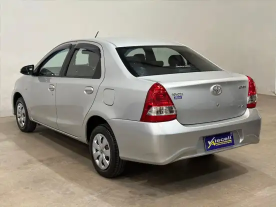 TOYOTA-ETIOS-2017