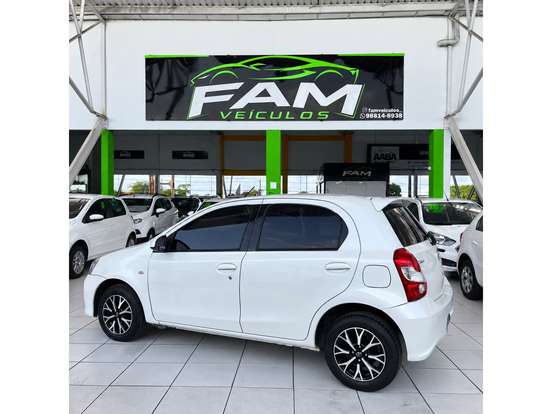TOYOTA-ETIOS-2017