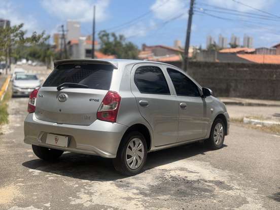 TOYOTA-ETIOS-2017