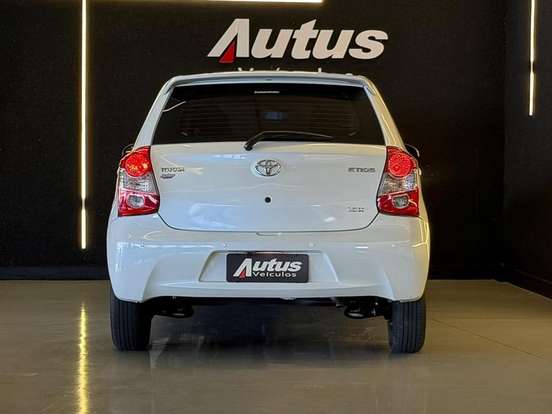 TOYOTA-ETIOS-1.3 X 16V FLEX 4P MANUAL TOYOTA-ETIOS-2016