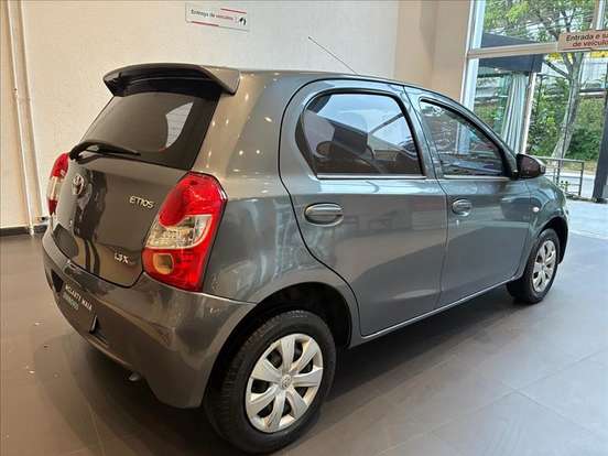 TOYOTA-ETIOS-1.3 X 16V FLEX 4P MANUAL TOYOTA-ETIOS-2015