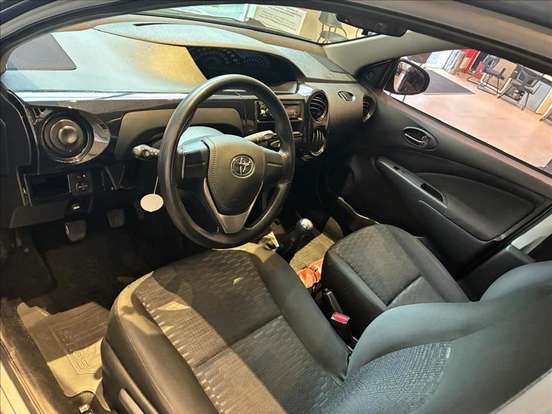 TOYOTA-ETIOS-2015