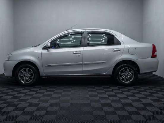 TOYOTA-ETIOS-2017