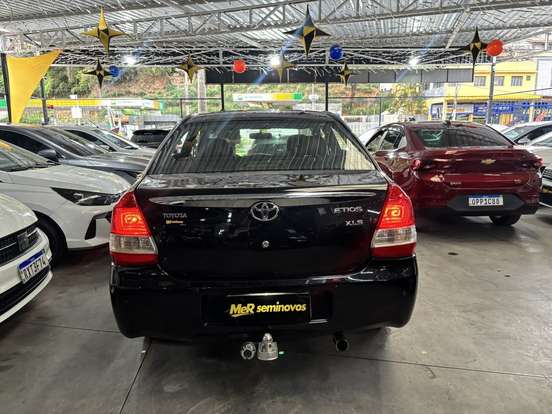 TOYOTA-ETIOS-2015