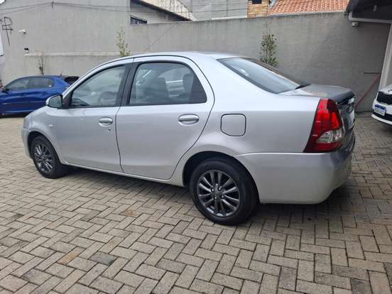 TOYOTA-ETIOS-1.5 XLS SEDAN 16V FLEX 4P MANUAL TOYOTA-ETIOS-2014