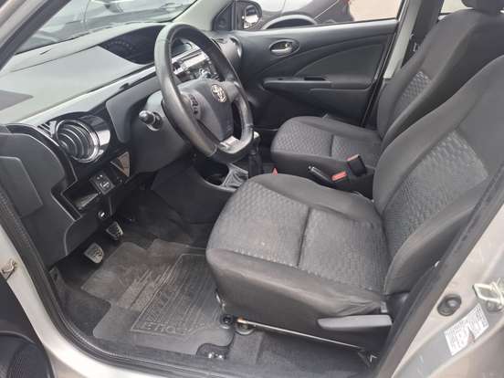 TOYOTA-ETIOS-1.5 XLS SEDAN 16V FLEX 4P MANUAL TOYOTA-ETIOS-2014