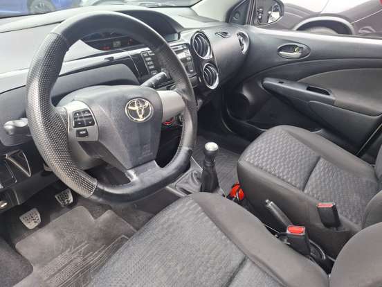 TOYOTA-ETIOS-1.5 XLS SEDAN 16V FLEX 4P MANUAL TOYOTA-ETIOS-2014