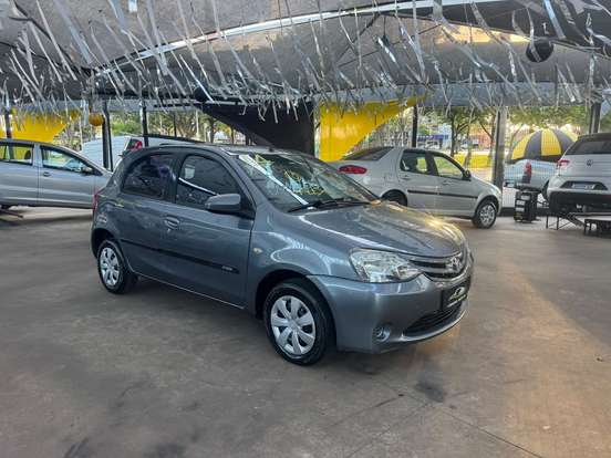 TOYOTA-ETIOS-1.5 XS 16V FLEX 4P MANUAL TOYOTA-ETIOS-2013