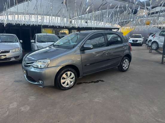 TOYOTA-ETIOS-1.5 XS 16V FLEX 4P MANUAL TOYOTA-ETIOS-2013