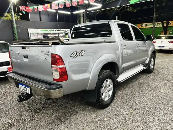 TOYOTA-HILUX-2.7 SRV 4X2 CD 16V FLEX 4P AUTOMÁTICO TOYOTA-HILUX-2015