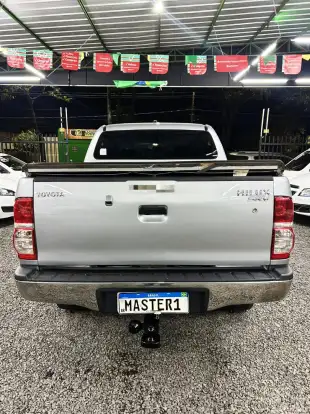 TOYOTA-HILUX-2015