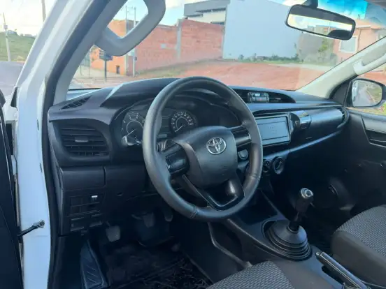 TOYOTA-HILUX-2018