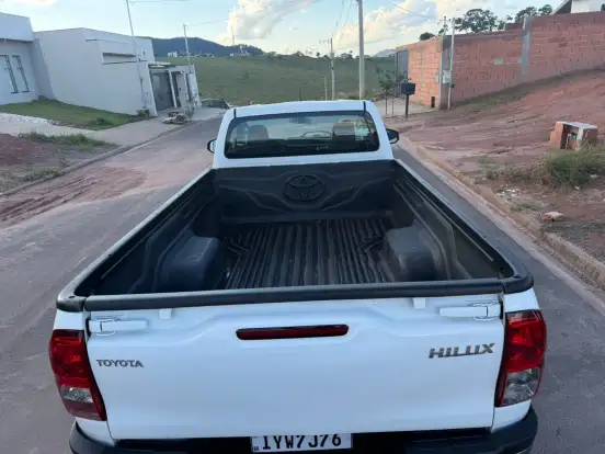 TOYOTA-HILUX-2018