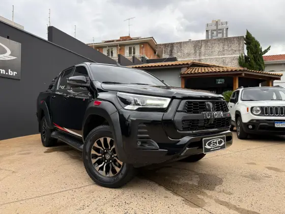 TOYOTA HILUX 2.8 D-4D TURBO DIESEL CD GR-S 4X4 AUTOMÁTICO