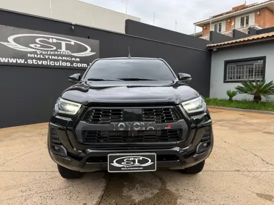 TOYOTA-HILUX-2022
