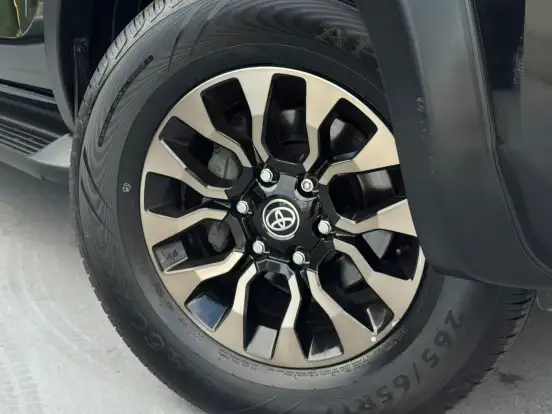 TOYOTA-HILUX-2022