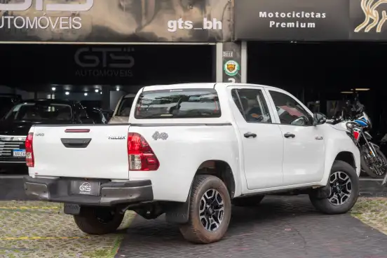 TOYOTA-HILUX-2025
